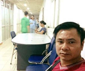 Tự Long khoe ảnh đưa vợ đi đẻ