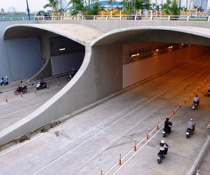 Chiều nay, cấm xe qua đường hầm sông Sài Gòn trong nửa giờ