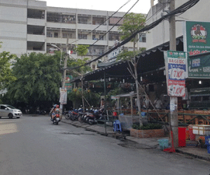 Bị côn đồ đâm chết khi va chạm cô gái lúc đi vệ sinh
