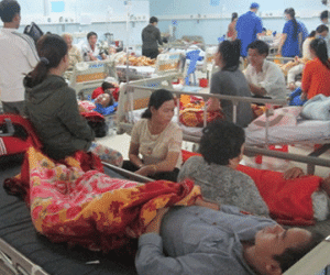 Hàng loạt người nhập viện sau khi dự tiệc cưới