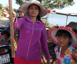 Kỷ luật cô giáo đánh hàng loạt học sinh: Phản ứng phụ huynh thế nào?