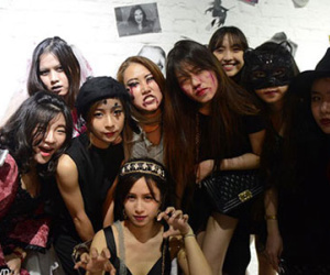 "Ma nữ" xinh đẹp xuất hiện trước đêm Halloween