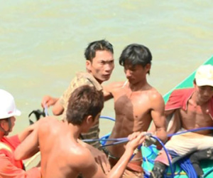 20 giờ đối diện cái chết trong khoang tàu lật úp