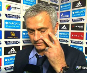 Bài phỏng vấn "siêu dị" của Mourinho sau thảm bại trước Liverpool