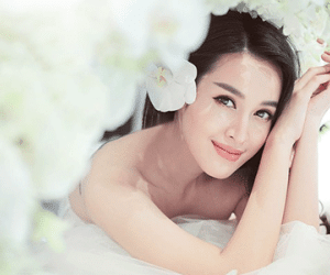 Ngẩn ngơ ngắm cô dâu Tú Vi xinh như nữ thần trước thềm đám cưới