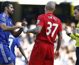Diego Costa thoát án phạt đạp Skrtel