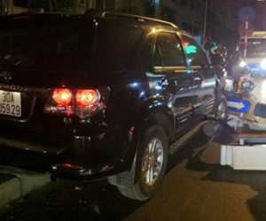 Tài xế say xỉn, lao xe Fortuner cày nát dải phân cách