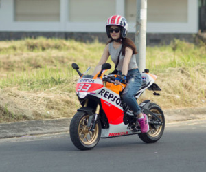 Xế độ phong cách Repsol của nữ sinh viên Sài Gòn