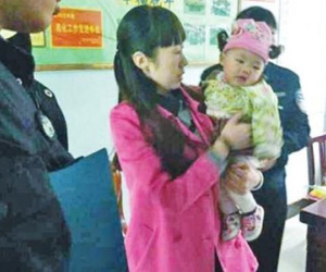Bé 6 tháng tuổi bị bỏ rơi sống sót nhờ ngậm lá khoai lang