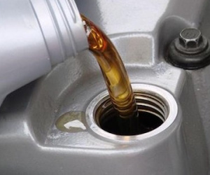 Giá dầu trượt dốc trước chỉ báo kinh tế gây bất an từ Trung Quốc