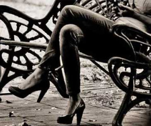 Hệ lụy đáng ngờ của ngồi bắt chéo chân