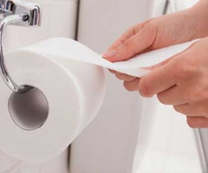 Tác hại khôn lường từ thói quen khi dùng giấy vệ sinh