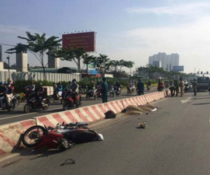 Bị kéo lê trên xa lộ Hà Nội, hai cô gái chết thảm