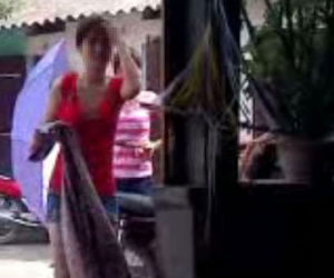Chân dài "kỳ lưng" cho khách ở "thiên đường sung sướng" Thanh Thủy