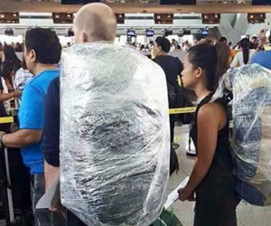 Hàng không Việt Nam: Tranh cãi dữ dội từ chiếc balo "đóng bỉm" của khách nước ngoài