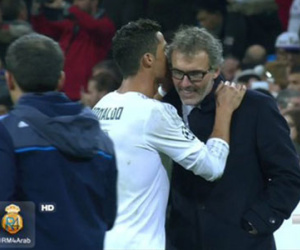 Ronaldo ăn tát của Perez, thì thầm vào tai Blanc