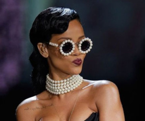 Vì sao Rihanna huỷ diễn trong show trang phục lót Victoria Secret?