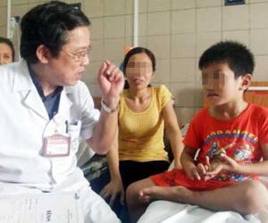 Con “lơ ngơ” sau khi được mẹ “vỗ béo” bằng thuốc cam