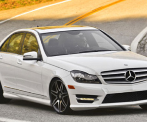 Hơn 100.000 xe Mercedes bị triệu hồi tại Mỹ