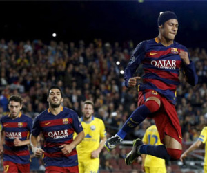 Neymar chói sáng, Barca tiến sát vòng 16 đội
