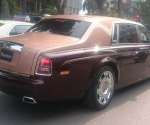 Phantom Lửa Thiêng 50 tỷ lăn bánh gây "náo loạn" đường phố Hà Nội