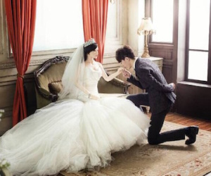 Ảnh cưới lung linh giữa chàng trai 28 tuổi và một cô búp bê