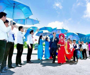 Cặp đôi rước dâu bằng máy bay: "Chúng tôi không khoe mẽ"