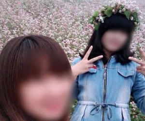 Cô gái trẻ tự tin khoe "đã giẫm nát hoa tam giác mạch như thế nào?"