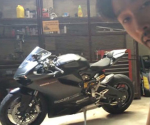 Johnny Trí Nguyễn có phạm luật khi đổi màu sơn Ducati 899 Panigale?