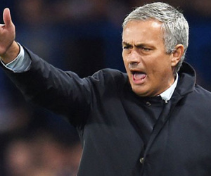 Mourinho chỉ đạo Chelsea từ... khách sạn