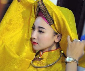 Cô đồng trẻ nhất Hà Thành và 50.000 đồng chứa mọi dự định