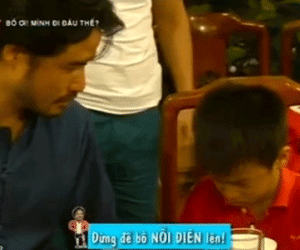 Ông bố đại gia nổi nóng quát mắng con trai trên truyền hình