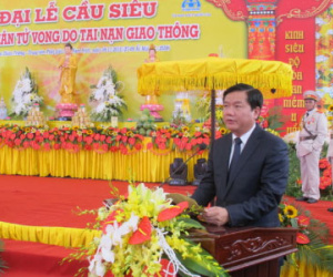 Bộ trưởng Thăng dự lễ cầu siêu nạn nhân tai nạn giao thông