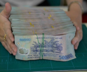 Vay nợ, đảo nợ, dồn gánh nặng cho đời con cháu