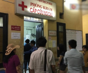Đã có 1 người tử vong trong vụ taxi tông hàng loạt xe máy trên cầu vượt