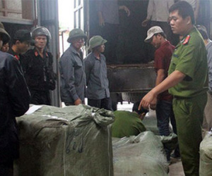 Ông trùm chỉ đạo đàn em chuyển hàng lậu trong đêm