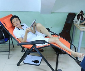 Thân hình da đụng xương, sụt 7 kg của Hoài Linh