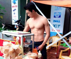 Đã tìm ra anh chàng 6 múi bán bánh tráng khiến dân tình chao đảo