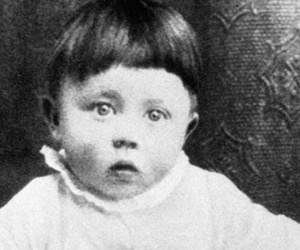 Ông Jeb Bush thề giết "bé" Hitler nếu ngược dòng thời gian