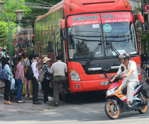 Vì sao xe khách bỏ bến ra ngoài?