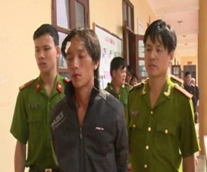 Khởi tố cựu sinh viên ngáo đá cuồng sát người thân