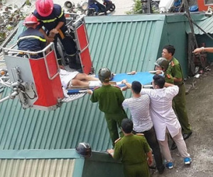 Cảnh sát dùng xe chuyên dụng giải cứu thanh niên “ngáo đá”
