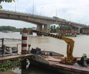 Người đàn ông nhảy cầu tự vẫn trong đêm
