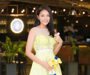 Phan Như Thảo tái xuất sau lễ đính hôn