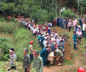 Thảm án Yên Bái: Giọt nước mắt tiễn đưa nạn nhân đến nao lòng