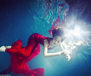 Trương Hinh Dư đẹp "mê hồn" dưới nước