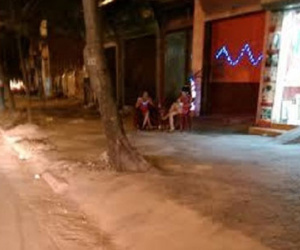 Vào "cà phê đèn mờ" được bà chủ "thưởng" cho một "đêm tâm sự"
