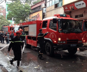 Cháy trung tâm làm đẹp, nhân viên nháo nhác tháo chạy