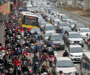 Giảm xe buýt, đường Hà Nội tắc vẫn hoàn tắc