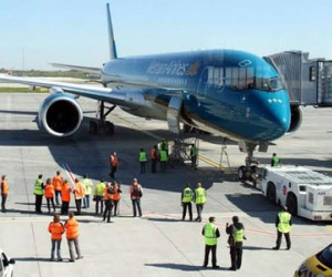 Máy bay Vietnam Airlines vẫn bay đến Pháp ngày 14-11